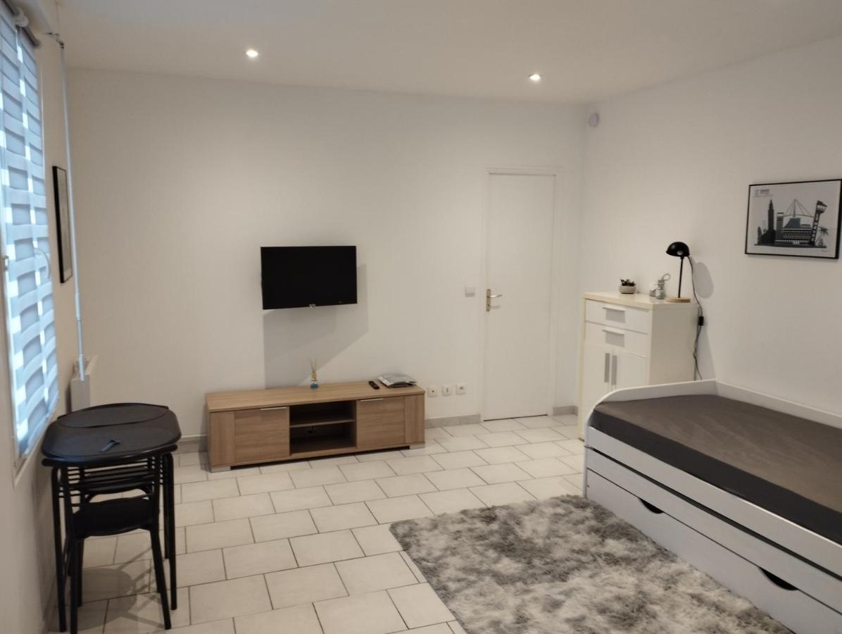 Studio Charmant Canape Lit Netflix Prime Video Wifi Dazn 르아브르 외부 사진